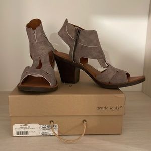 Gentle Souls. Gold Member in Charcoal. Womens 10